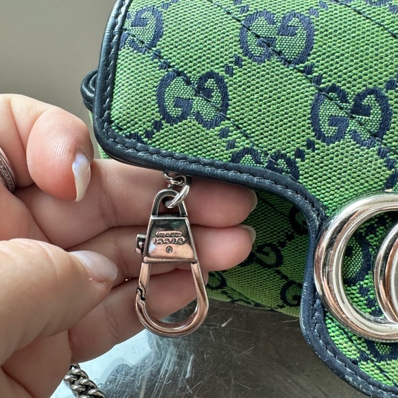 Gucci Green Marmont GG Quilted Crossbody Bag in green - Picture 6 of 11